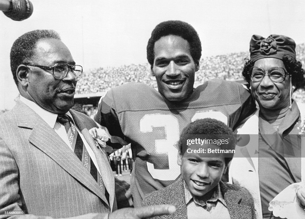 O.J. Simpson Pictured With Parents & Son