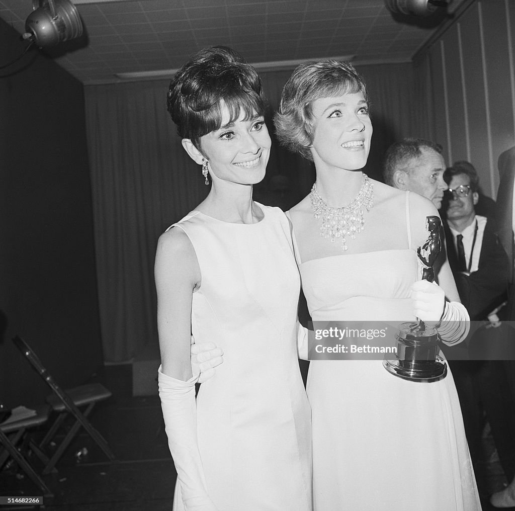 Audrey Hepburn and Julie Andrews with Oscar
