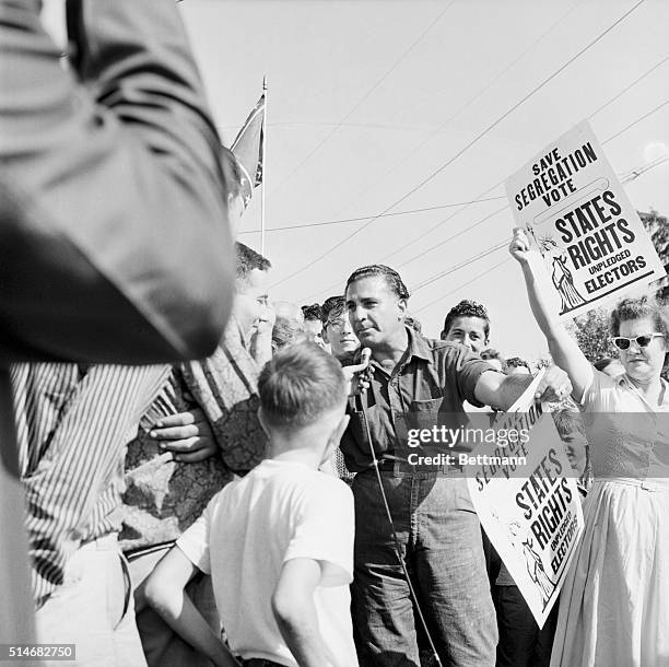 Protesters gather at William Franz Elementary School in New Orleans, Louisiana to protest desegregation in schools. | Location: William Franz...