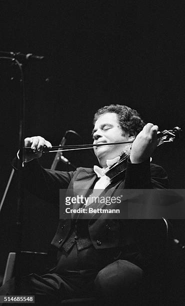 Columbia, SC: World-Famous violinist Itzhak Perlman performs Mendelssohn's Concerto in E minor with the South Carolina Philharmonic Orchestra in...