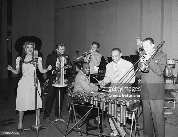 Hollywood, CA: a swing Super-Group: Left to right: Dinah Shore, Spike Jones, Bob Burns, Count Basie, Lionel Hampton, and Tommy Dorsey in 1942 during...