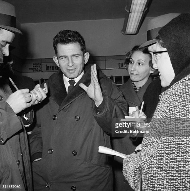 Norman Mailer in press interview. Photo. Daily Mirror Collection