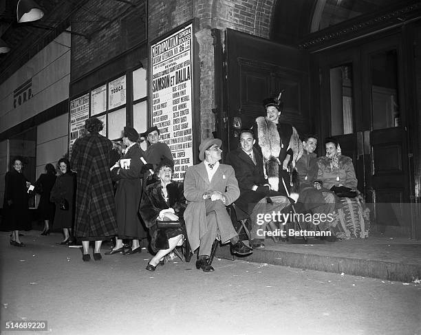 New York, NY: Metropolitan Opera lovers wait in line for performance at the Metropolitan Opera House.