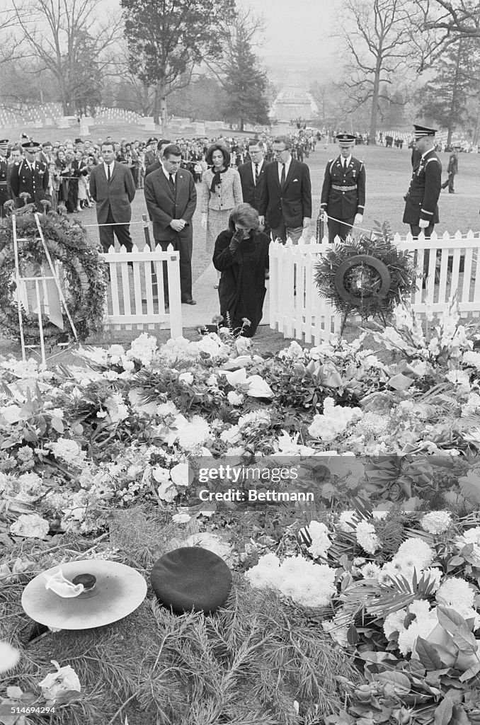 Jackie Kennedy Visiting President's Grave