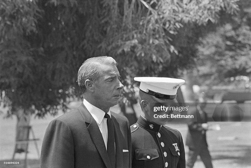 DiMaggio at Monroe's Funeral