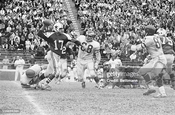 Quarterback Don Meridith of the Dallas Cowboys passes the football in a 1963 game against the Philadelphia Eagles.