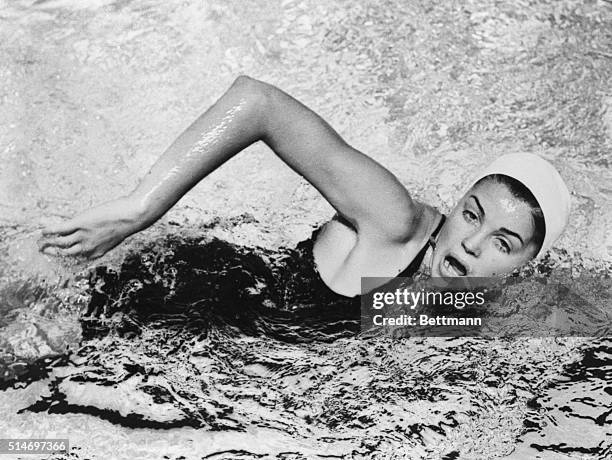 Esther Williams swims the 100-meter freestyle at the Los Angeles Examiner's swimfest.