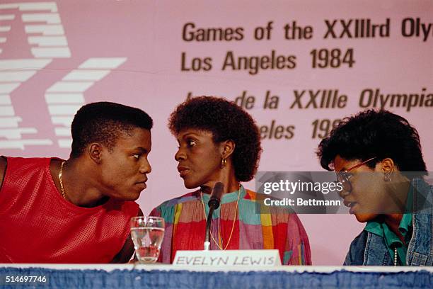 Carl Lewis with his mother Evelyn and sister Carol.