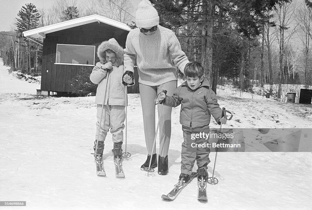 Jacqueline Kennedy and Children Skiing