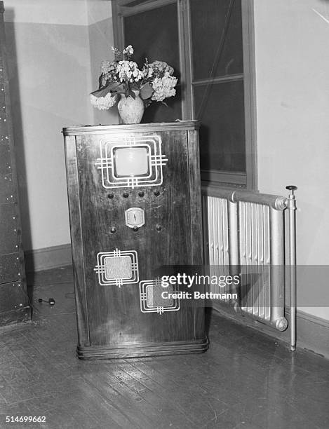 Philadelphia, PA: Philo T. Farnsworth's combination television and radio receiver. Mr. Farnsworth believes that this device will be ready for home...