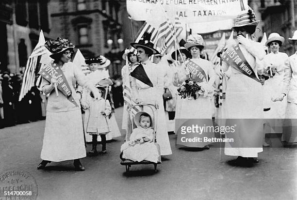 AMERICAN SUFFRAGETTE PARADE IN NEW YORK, 1912.PHOTO.