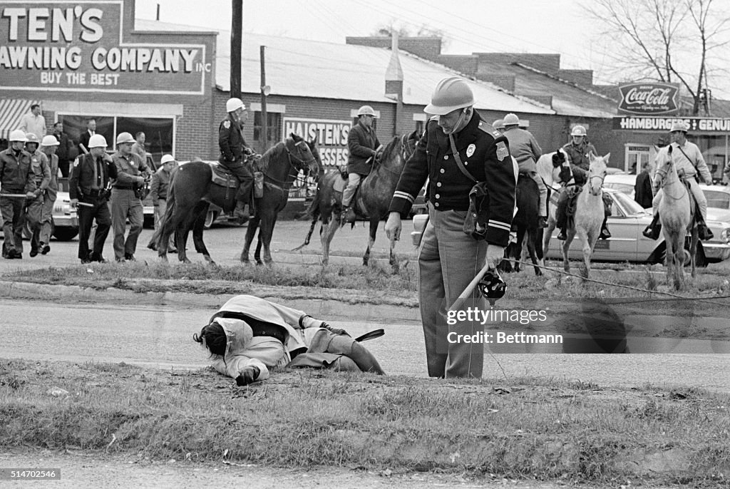 Alabama State Trooper With Unconscious Woman