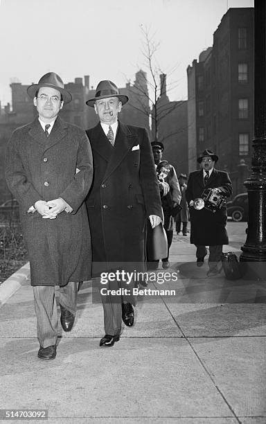 New York, NY: U.S. Deputy Marshal Eugene Fitzgerald escorts electronics engineer Morton Sobell from City Prison to Federal Court March 6. Sobel and...