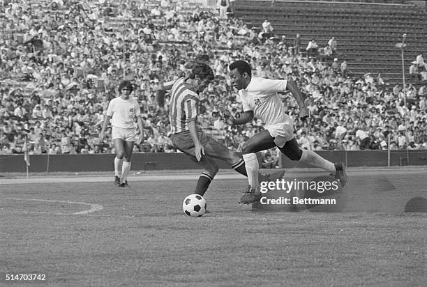Los Angeles: Pele of Brazil's Santos soccer team, dribbles the ball down the field of the Coliseum, as Guadalajara, Mexico defensive player Gustavo...