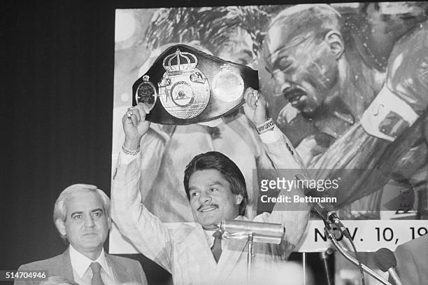 New York: WBA junior middleweight champ Roberto Duran and undisputed middleweight champion Marvelous Marvin Hagler join fists to announce July 14 at...