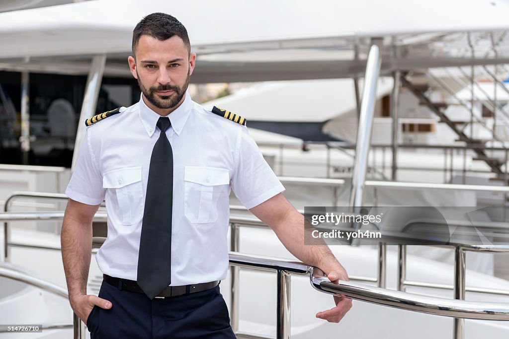 Capitán joven barco