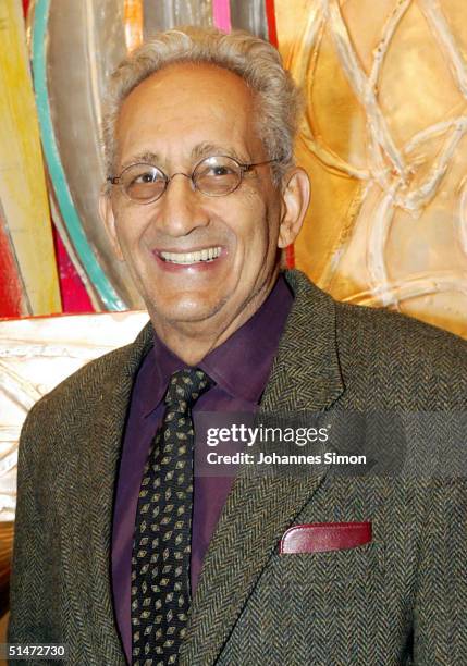 American artist Frank Stella attends the opening of an exhibition of his own paintings at Terminus Gallery on October 12, 2004 in Munich, Germany.