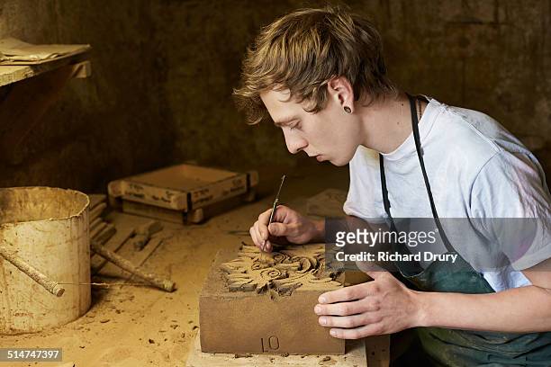 brickmaker making 'special' brick - craft stock-fotos und bilder