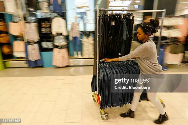 591 Primark Us Stock Photos, High-Res Pictures, and Images - Getty Images