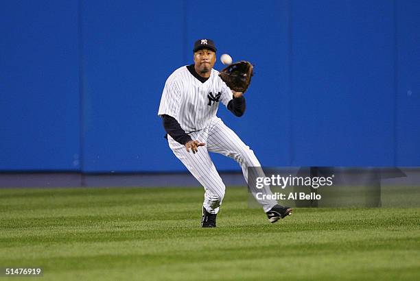 Centerfielder Bernie Williams of the New York Yankees catches a line-drive out hit by Johnny Damon of the Boston Red Sox in the sixth inning against...