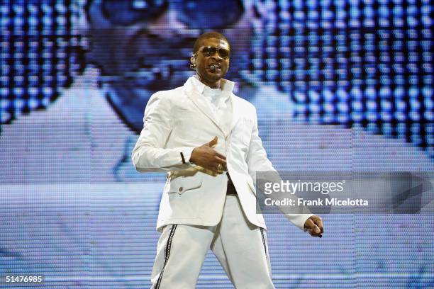 Singer Usher performs at a concert during "The Truth Tour 2004" on October 13, 2004 at Madison Square Garden, in New York City.