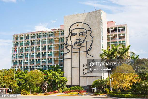 che guevara mural in havana, cuba - plaza de la revolución havana stockfoto's en -beelden