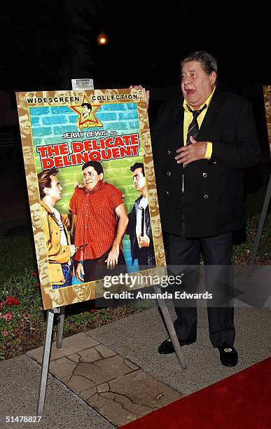 Actor Jerry Lewis arrives at a special screening of "The Nutty Professor" which he hosted on October 12, 2004 at the Paramount Theater in Hollywood,...