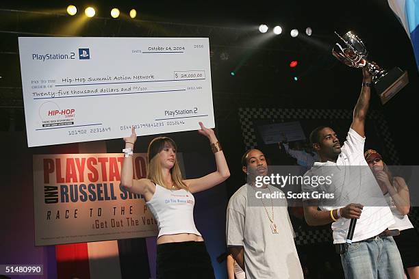 Dancer Rapper Loone 77 Loon Rapper Stock Photos, High-Res Pictures, and Images - Getty Images