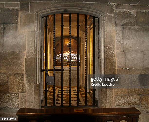 crypt of st. james - santiago de compostela stockfoto's en -beelden