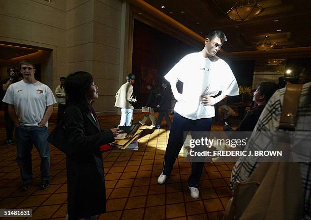 Houston Rockets Reporters Female 142 Snagging Stock Photos, High-Res Pictures, and Images - Getty Images