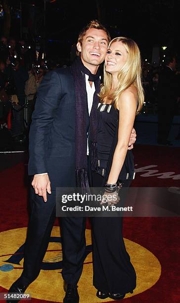 Actors Jude Law and Sienna Miller arrive at the World Premiere of "Alfie" at the Empire Leicester Square on October 14, 2004 in London.