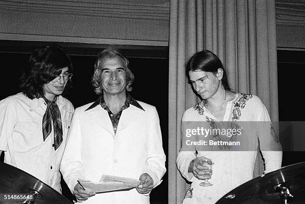 Jazz pianist Dave Brubeck is flanked by two of his sons, Darius and Dan as he talks to newsmen 5/22 at the Rainbow Grill in Rockefeller Center....