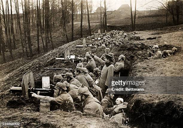 World War I: German gun company during battle at Darkehmen. Photo.