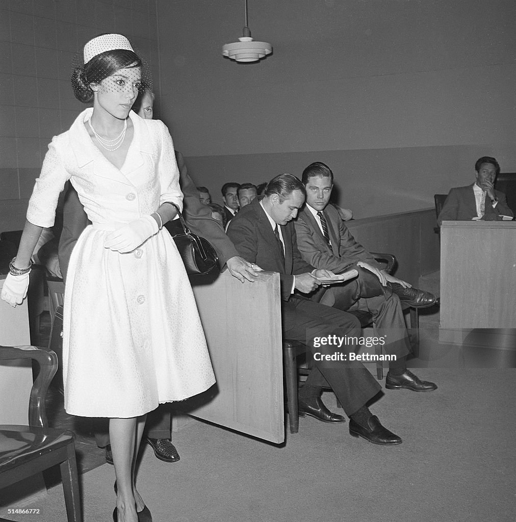 A.Kashfi Enters Court And Brando Ignores