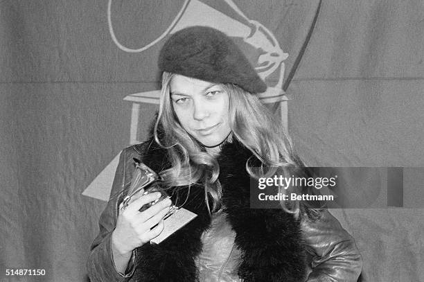 Los Angeles, CA: Ricki Lee Jones meets the press after she won a Grammy 2/27 for the Best New Artist in the 22nd Annual Grammy Awards. The Doobie...