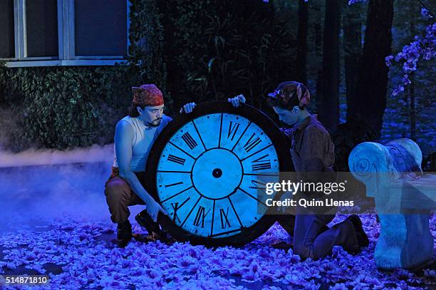 Spanish actors Mariano Estudillo and Marta Guerras perform during the dress rehearsal of the play 'En el oscuro corazón del bosque' by Jose Luis...