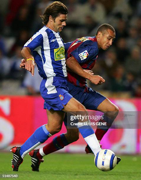Espanyol's Argentinian Pochettino vies for the ball with FC Barcelona's Swedish Henrik Larson during their Spanish League football match at the...