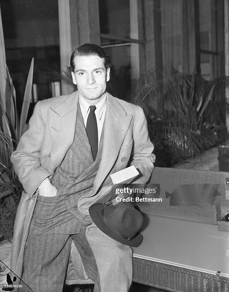 Laurence Olivier on the S.S. Normandie