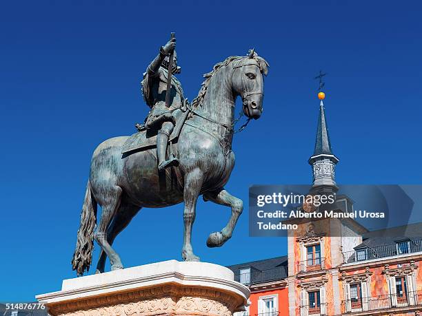 madrid, plaza mayor square - philip iii statue - spanish royals 個照片及圖片檔
