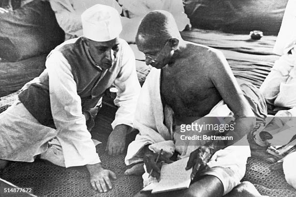 Mahatma Gandhi and Pandit J. Nehru during the All India Congress Committee Session when the "Quit India" resolution was adopted.