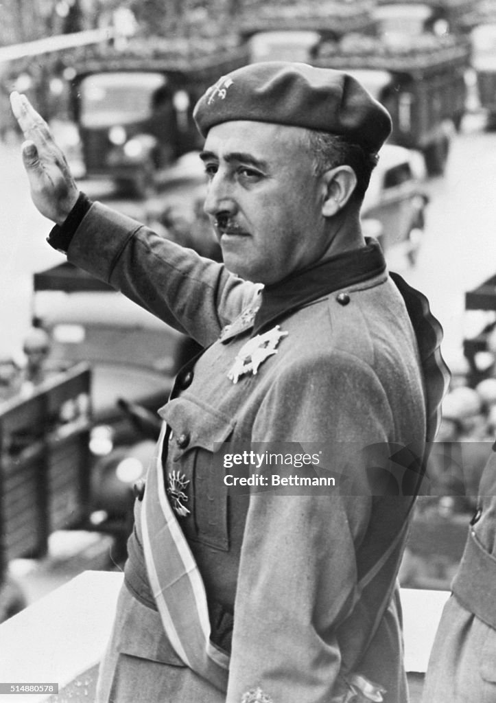 Francisco Franco Salutes