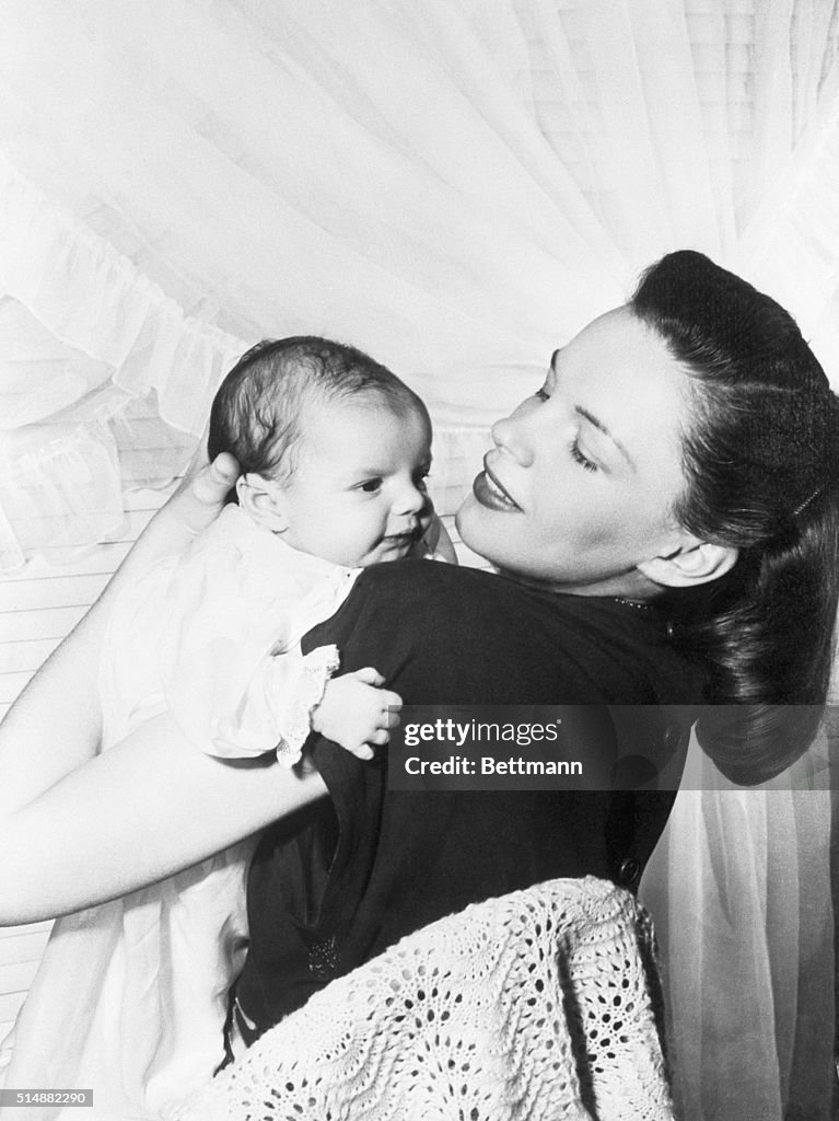 1946 Judy Garland, with baby Liza. News Photo Getty Images