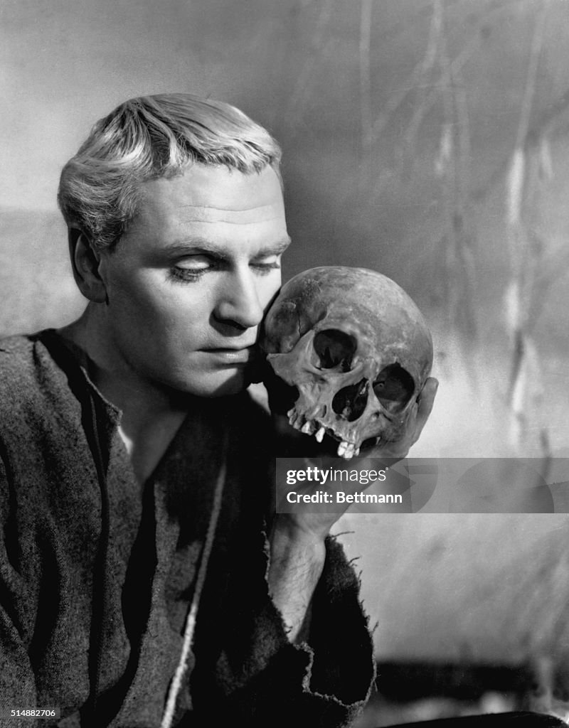 Laurence Olivier in Hamlet