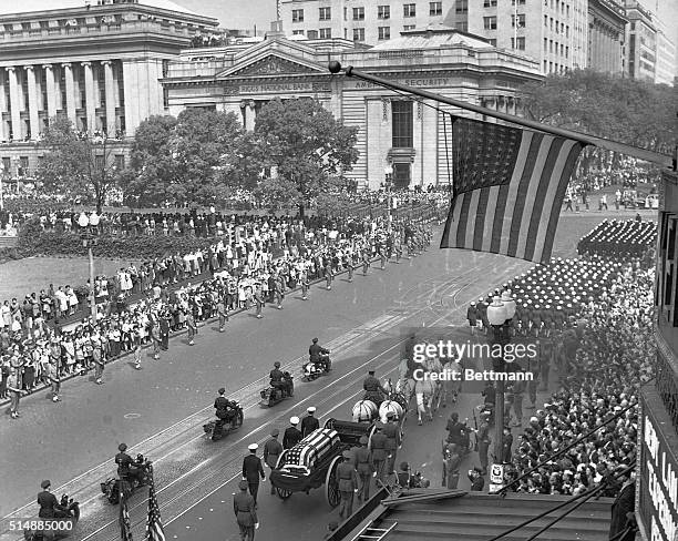 Mourners line 15th Street as the Roosevelt funeral procession passes before turning into Pennsylvania Avenue for last lap to the White House.