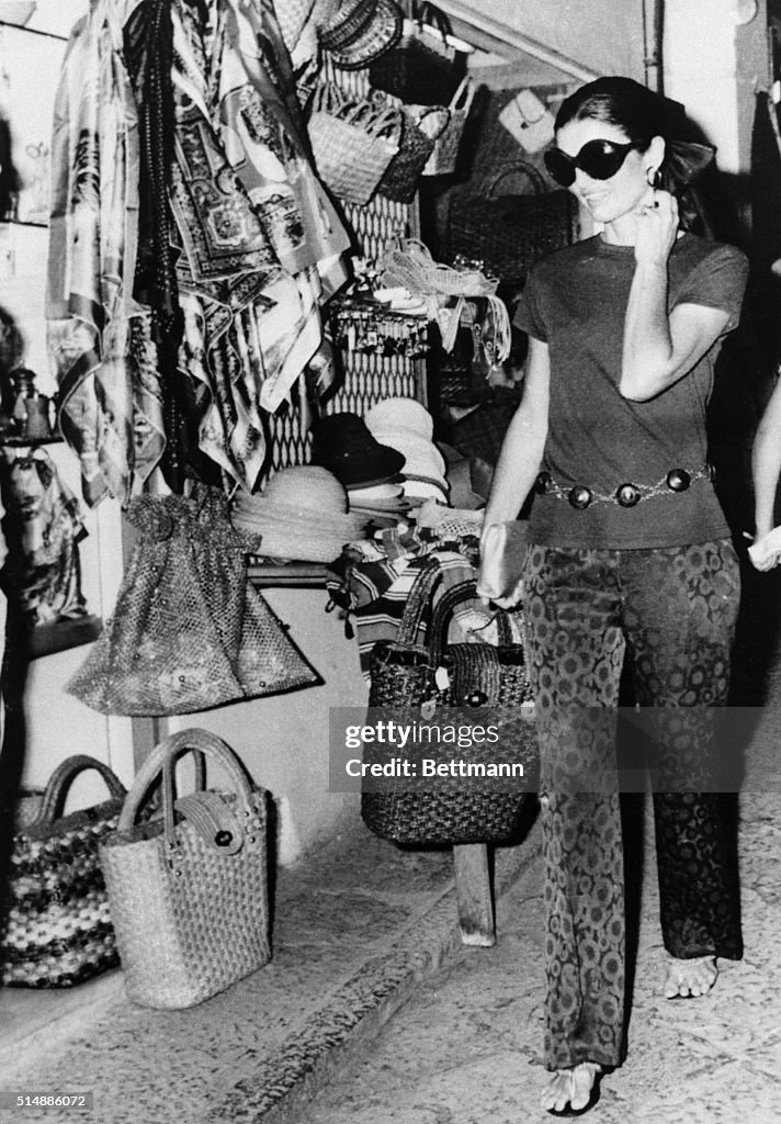 Jacqueline Onassis Shopping