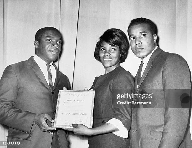 Colia Liddell, center, pres., of Miss State NAACP Youth Conference, shown receiving 'Freedom Fighter' award in behalf of James Meredith here 10/21....