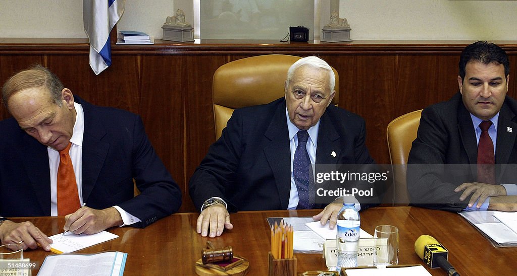 Israeli PM Ariel Sharon Attends Weekly Cabinet Meeting