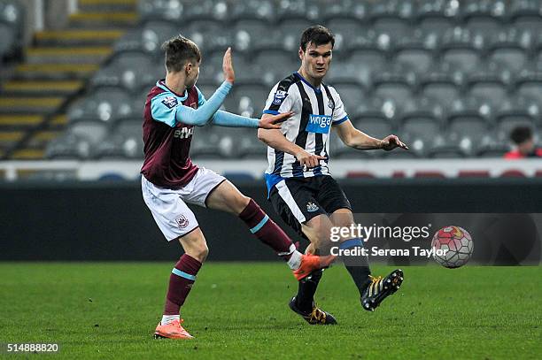 Curtis Good of Newcastle passes the ball during the Barclays U21 Premier League Match between Newcastle United and West Ham United at St.James' Park...