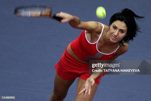 Russian Anastasia Myskina serves to her compatriot Yelena Dementieva during their finak match at the WTA Kremlin Cup tennis tournament in Moscow, 17...