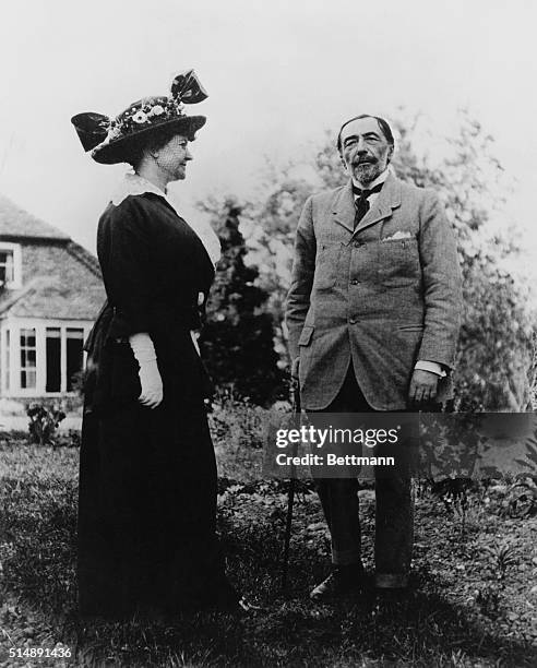Ellen Glasgow with Joseph Conrad at Chapel House.